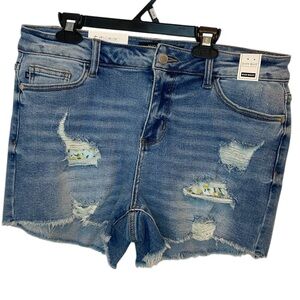 Judy Blue NWT‎ high waisted jean short distressed, frayed hem, patchwork, Large